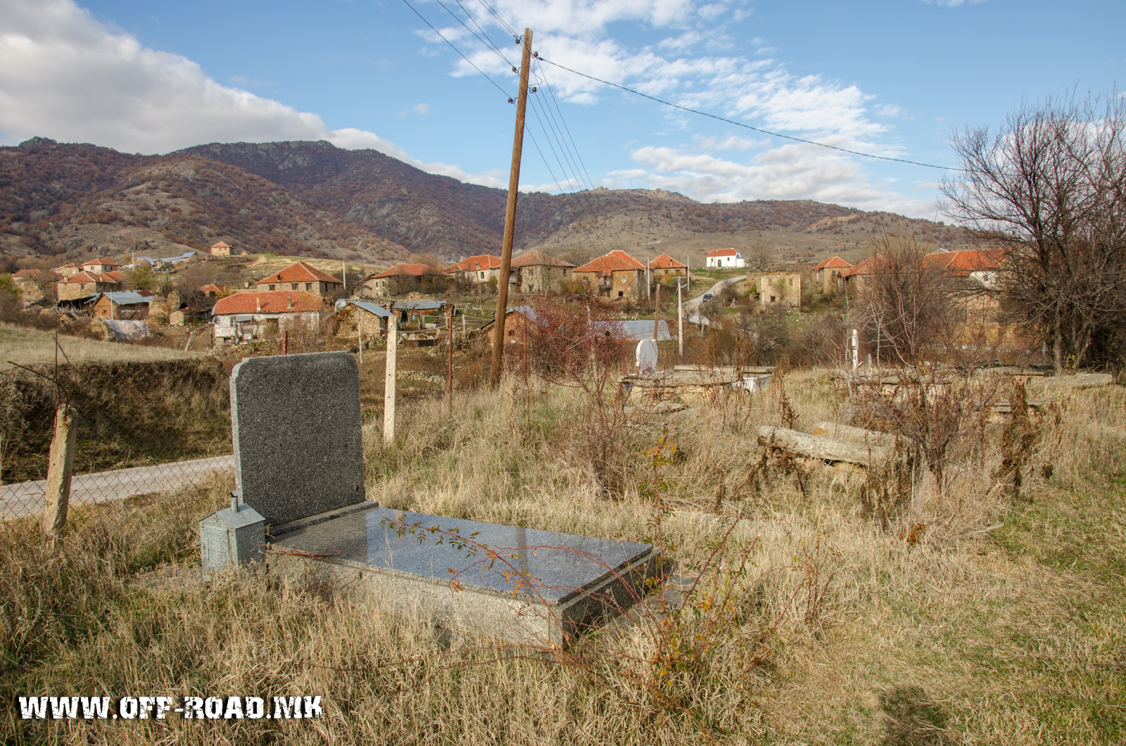 Гробот на Толе Паша во село Крушевица, Мариово