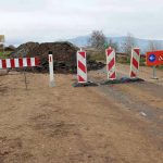 Свлечиште на регионалниот патен правец R1311 на делницата Битола – Новаци – Маково, на влезот кај депонијата Мегленци