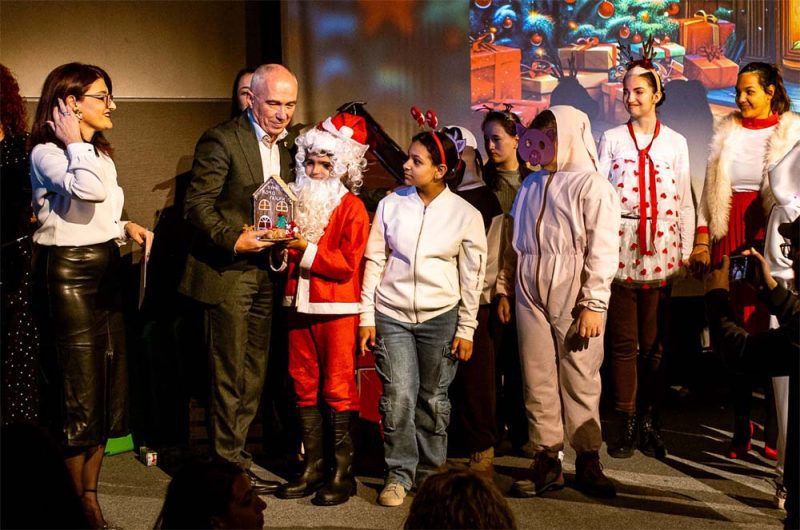 Учениците од основното училиште со ресурсен центар “Кочо Рацин“ – Битола одржаа новогодишна