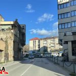 Фото на денот: кај банката, 10 часот, 5 степени