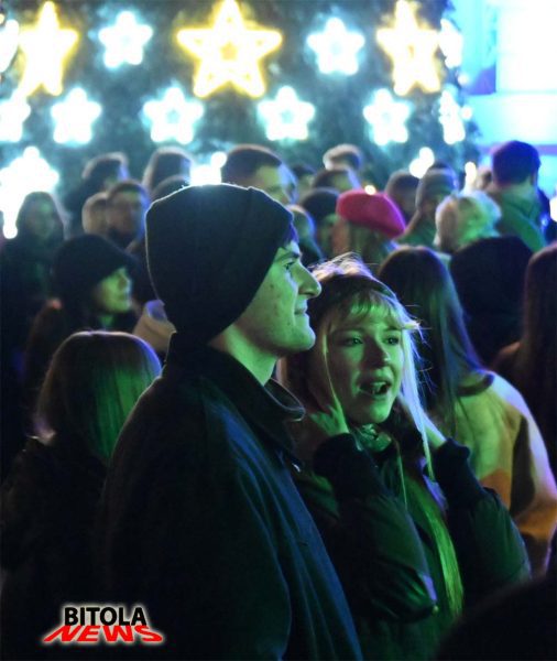 “Паркети“ и “Памперси“ за радост на тинејџерите на 6. вечер на Зимската приказна во Битола (фотогалерија)