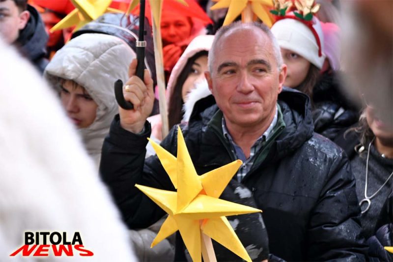 По 16. пат голема Бадникова поворка во Битола го најави Христовото раѓање (фотогалерија + видео))