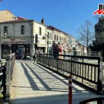 Фото на денот: дрвеното мовче на Драгор, 8,30 часот, 7 степени