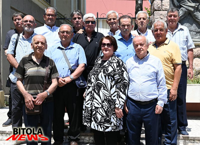 Половина век спомени: Генерацијата 1975/76 од гимназијата “Јосип Броз Тито“ Битола одбележа 50 години од матурата (фото)